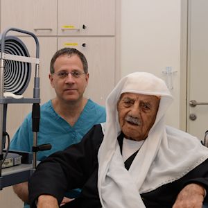 ניתוח קטרקט בגיל 102 - מגזין אדם